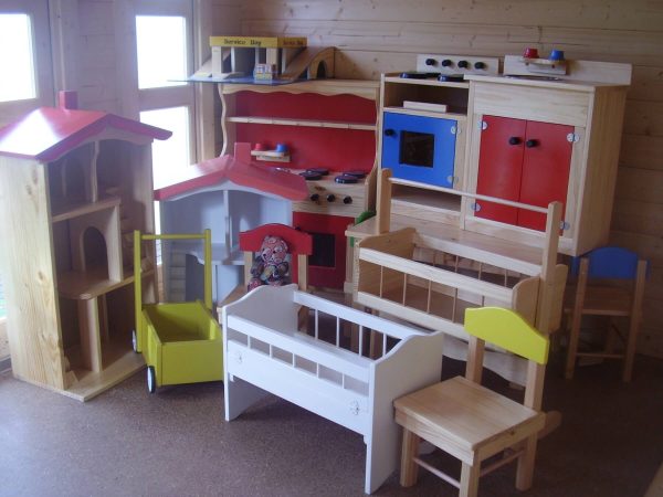 Kids Table And 2 Chairs - Image 3